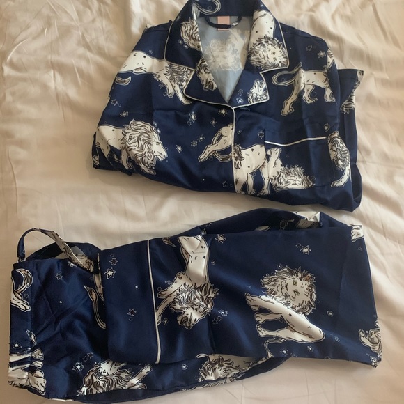 Olivia style pajama with Lion - Picture 2 of 3